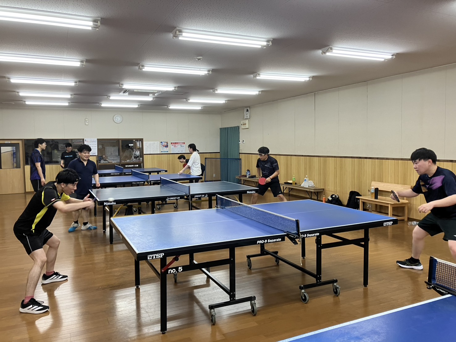 京都の卓球サークルROOT 練習風景 卓球センター優