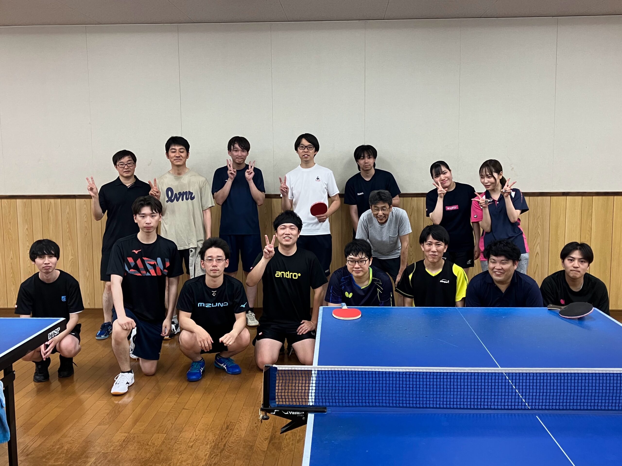卓球サークルROOTのメンバー集合写真(卓球センター優)