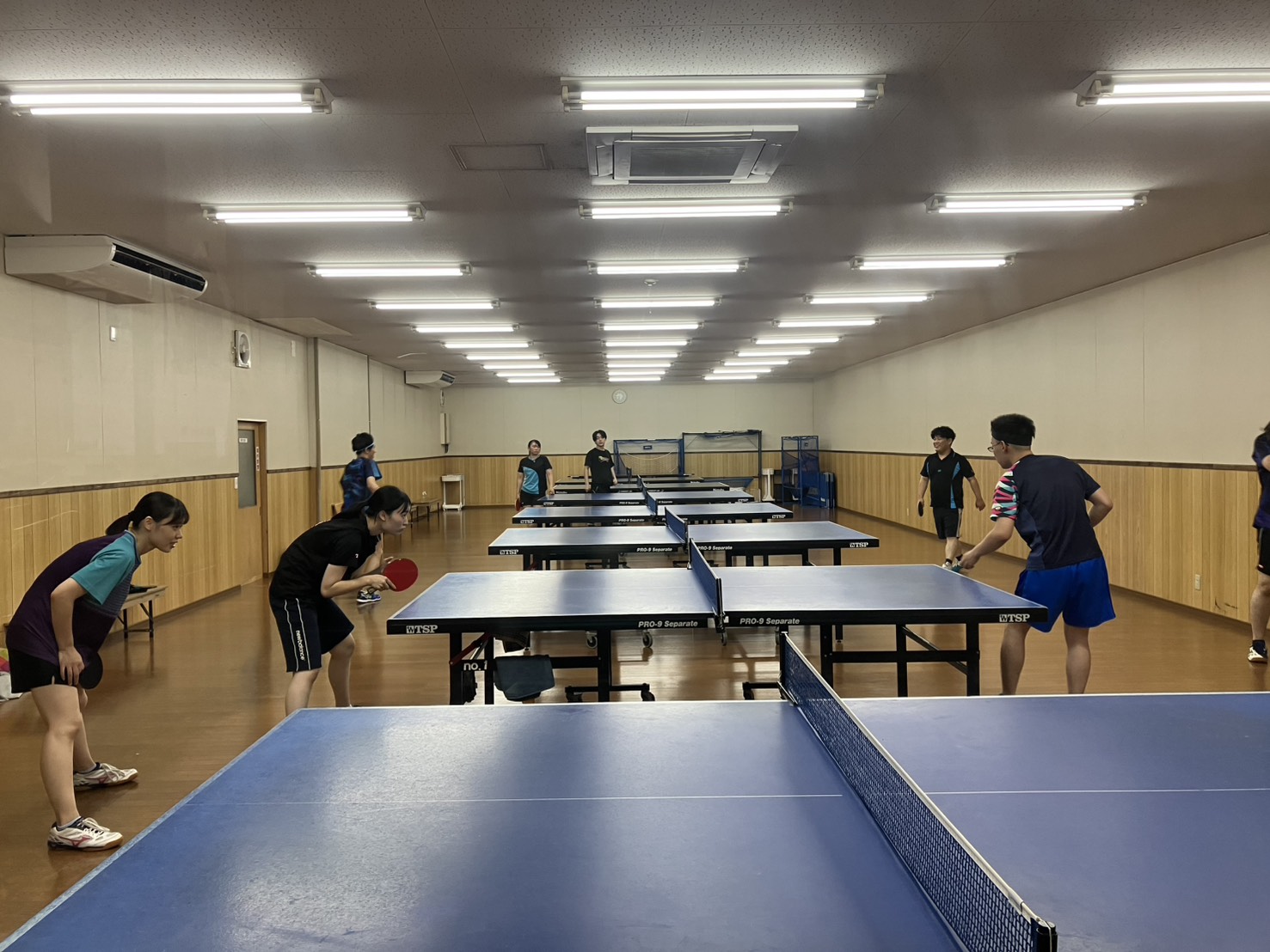 京都の卓球サークルROOT 練習風景 卓球センター優